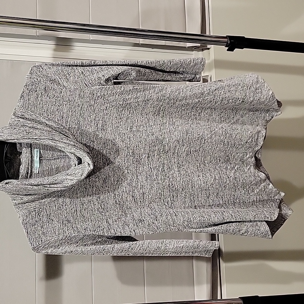 Maurices space gray turtle neck top medium
